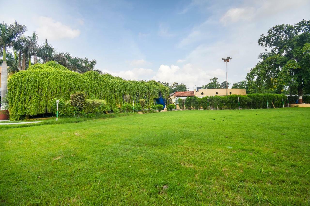 Oyo 47464 Hotel The Country Club Bilāspur Extérieur photo
