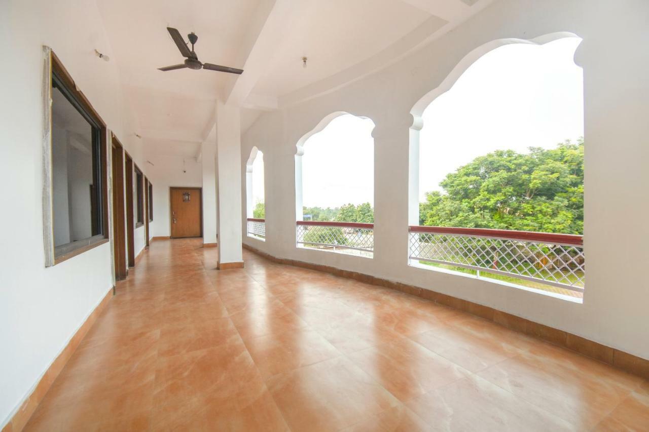 Oyo 47464 Hotel The Country Club Bilāspur Extérieur photo