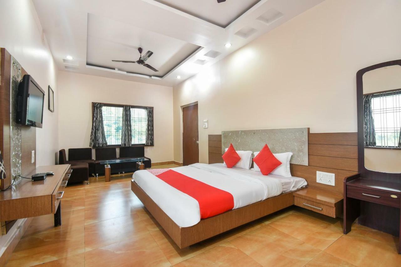 Oyo 47464 Hotel The Country Club Bilāspur Extérieur photo
