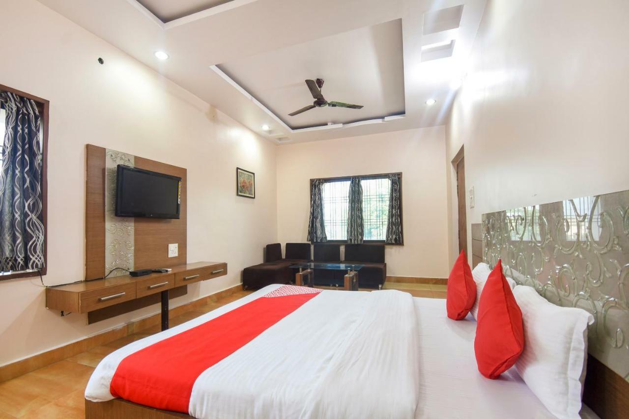 Oyo 47464 Hotel The Country Club Bilāspur Extérieur photo
